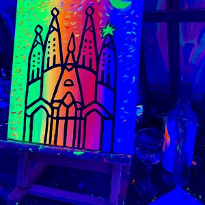 pintar y vino Barcelona: taller de pintura neón y vino en Barcelona