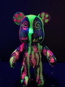 pintar y vino Barcelona. taller de pintar un oso flúor mientras bebes vino