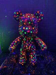 pintar y vino Barcelona. taller de pintar un oso flúor mientras bebes vino