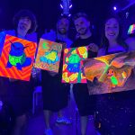Desarrolla la creatividad en el taller de art and wine Gracia