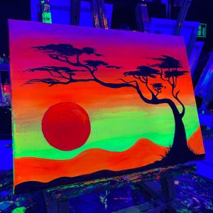 Cuadro fluorescente en Art Expereince de un sunset africano en Gracia.