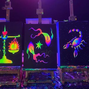 Pinta tu signo zodiacal en Barcelona con pintura flúor – Escorpio, Libra, Acuario, Géminis y Piscis.