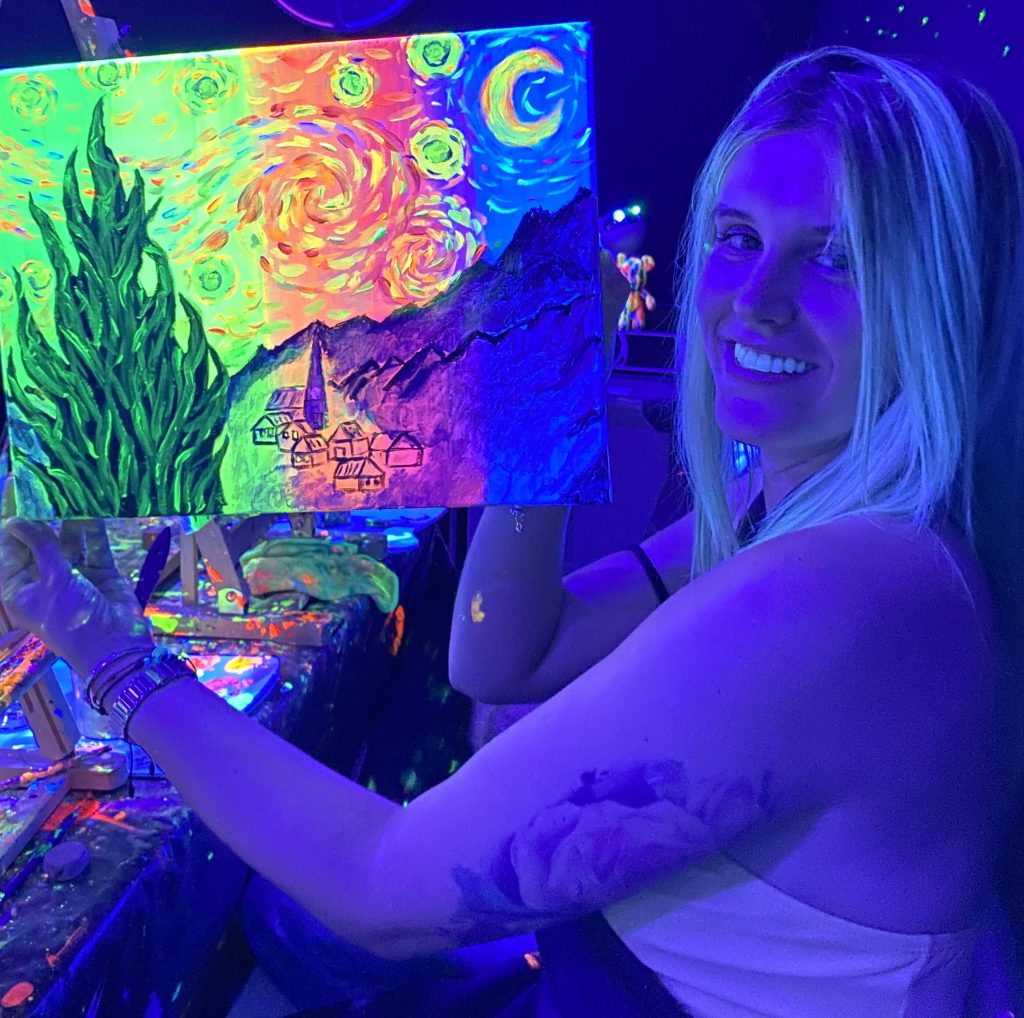 Wine and Art Experience - Pintura y Vino con La Noche Estrellada neón de Van Gogh