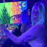 Wine and Art Experience - Pintura y Vino con La Noche Estrellada neón de Van Gogh