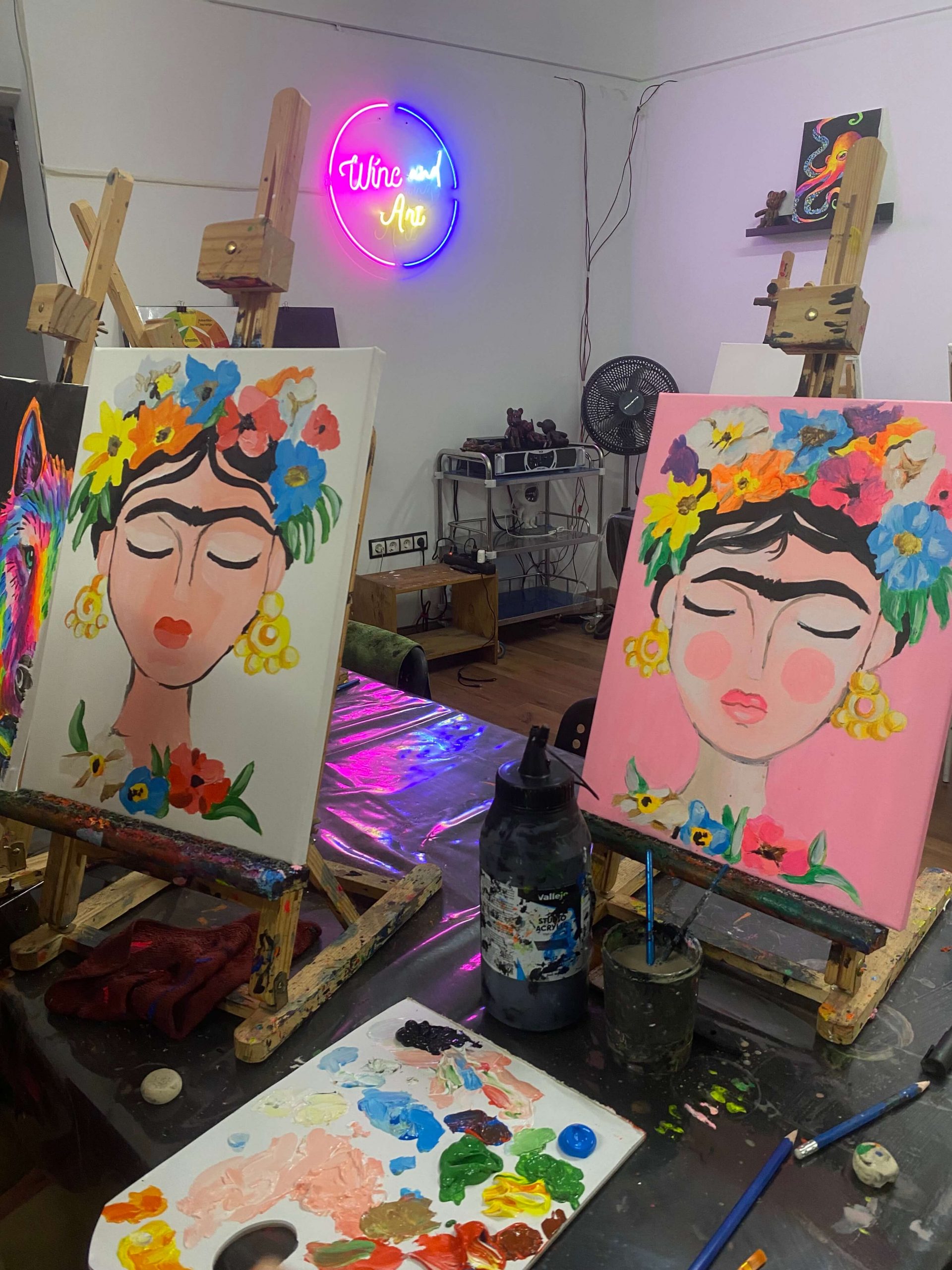 Wine and Art Experience taller de pintura Frida Kahlo en Barcelona