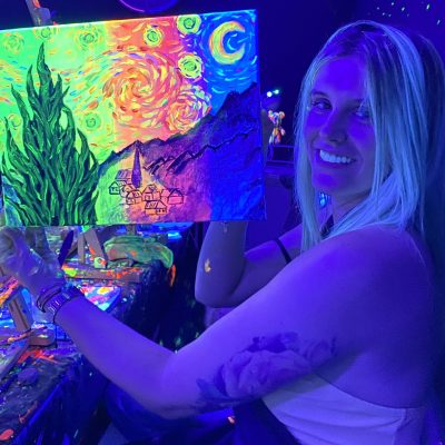 Wine and Art Experience - Pintura y Vino con La Noche Estrellada neón de Van Gogh